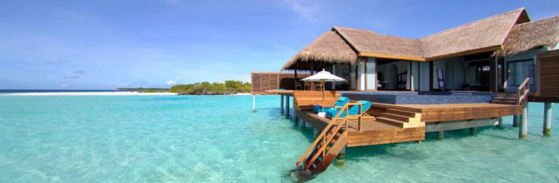 Access to the Beach Anantara Kihavah Villas