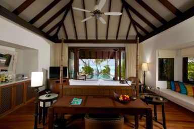 Bedroom With timber Anantara Kihavah Villas