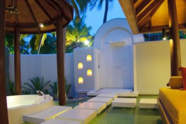 Bedroom and Oversized Bathtubs or Two Anantara Kihavah Villas