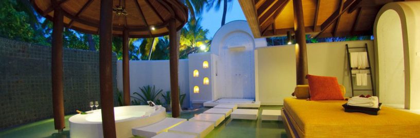 Bedroom and Oversized Bathtubs or Two Anantara Kihavah Villas