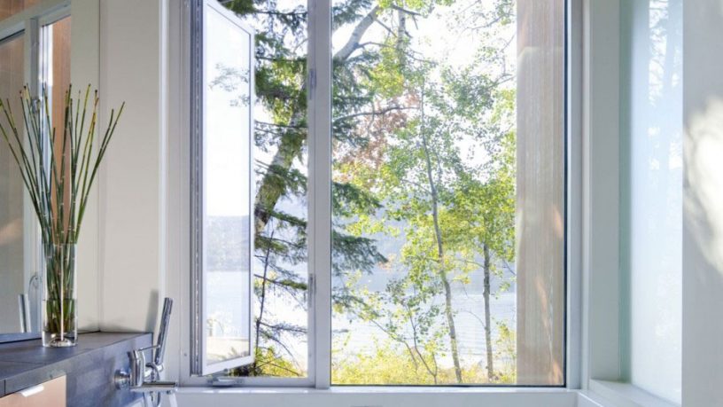 Mminimalist Bathrooms of Shuswap Cabin by Splyce Design