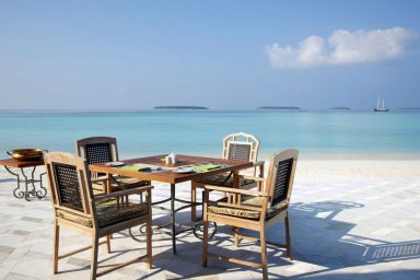 Outdoor Table Anantara Kihavah Villas