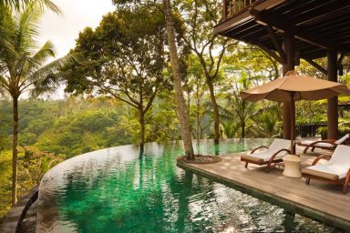 Cozy Sunbathing Como Shambhala Resort