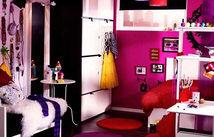 Glamours IKEA Pink Teen Room with Cricle Rug