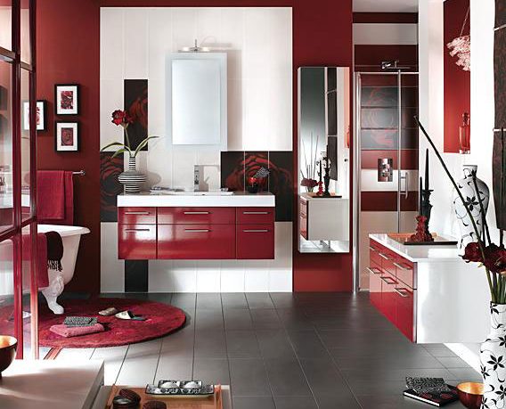 Smart Bathroom Decor with Red Rugs from Delpha
