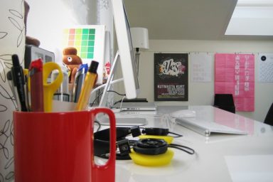 Fance Teen Mac Desk Bright workspace