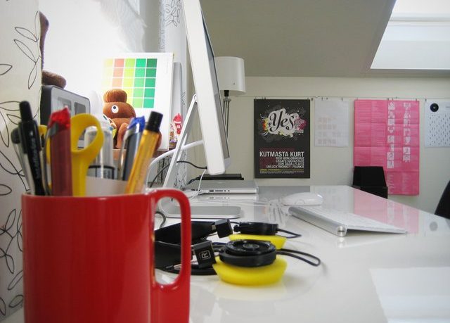 Fance Teen Mac Desk Bright workspace