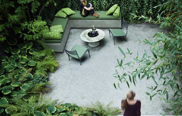 Cool Small Urban Garden with Lots of Green Decoration