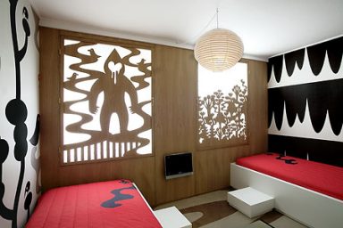Doble Bed Hotel Room with Lanter Decoration