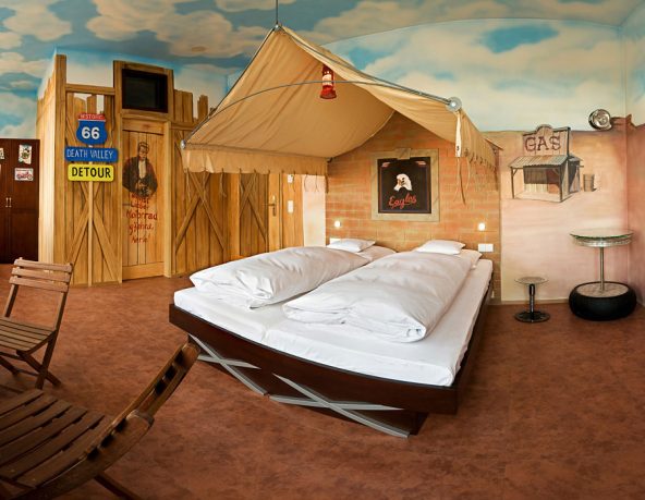 Route66 Hotel Theme Bedroom