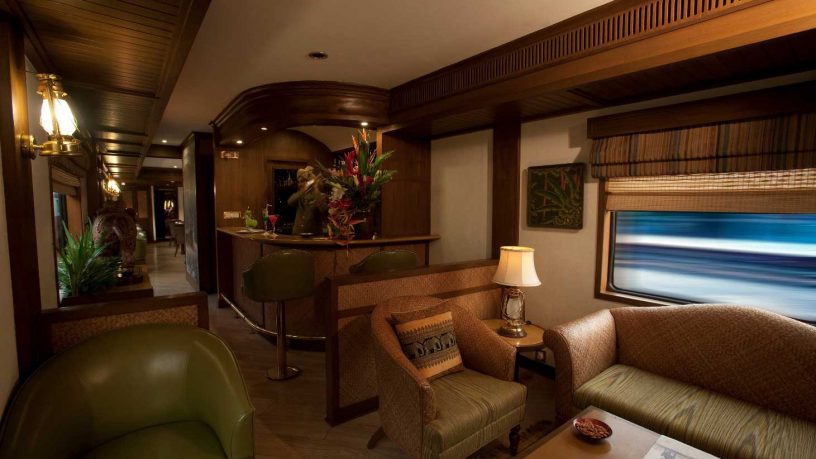 Luxury Train Main Desk with Wooden Furniture