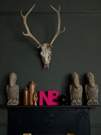 Minimalist Livingroom Furniture with Pink Decorations