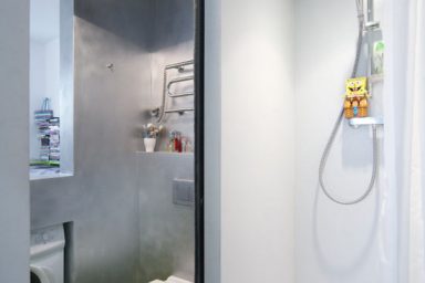 Modern Bathroom Apartmen in Small Space with Green Floor