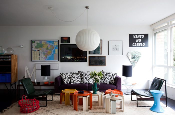 Modern Living Room Design with White Lampion Decorations