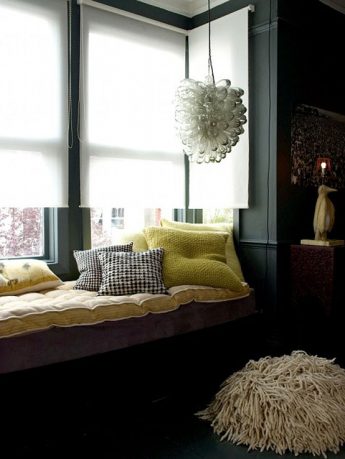 Modern Sofa Living Room Apartmen with Unique Chandelier