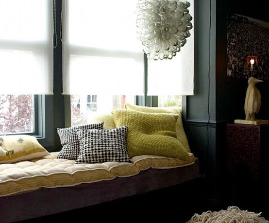 Modern Sofa Living Room Apartmen with Unique Chandelier