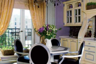 Traditional Design Dining Room with Chandelier