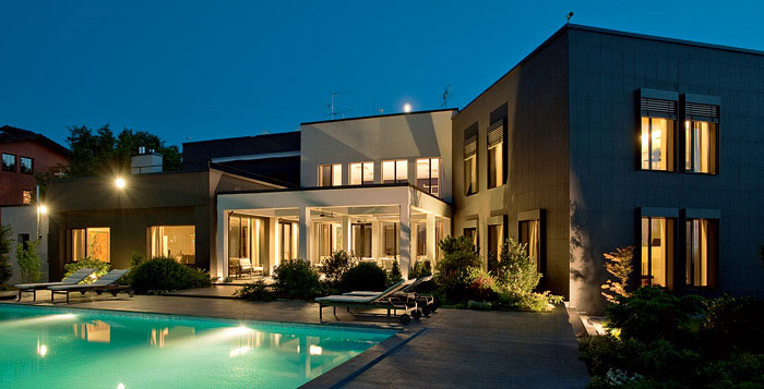 Amazing Lighting Ultra Modern House