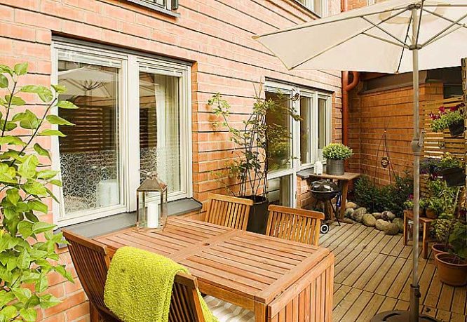 Awesome Balcony with Umbrella and Wooden Floor