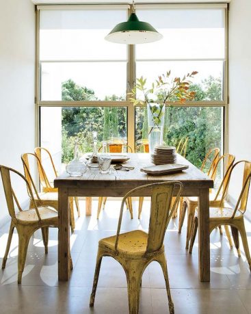 Clasic Dining Table on Modern Kitchen