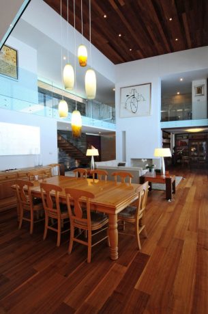 Classic Dining Table with Wooden Floor Design