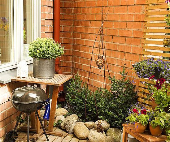 Corner Small Garden Apartment Ideas