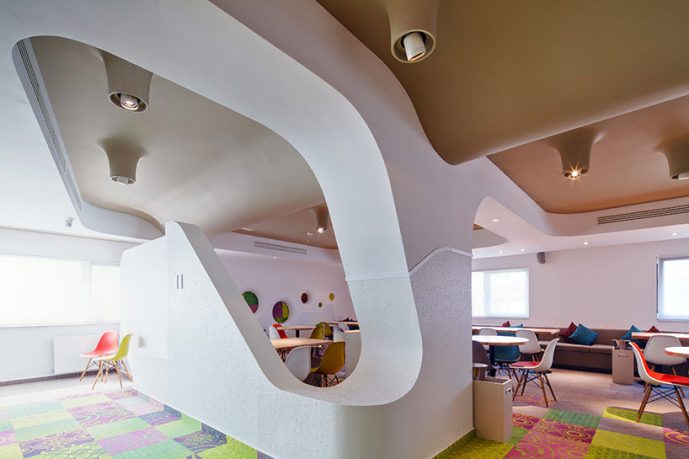 Creative Dining Area Design with Unique Wall Ideas