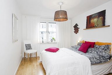 Main Bedroom Apartment with Pink Pillow