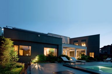 Minimalist Modern Home with Natural Selection