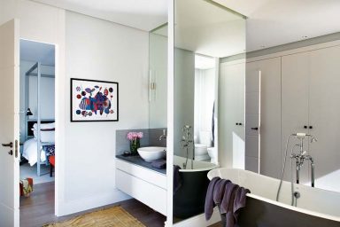 Modern Bathroom with Large Mirror Decor