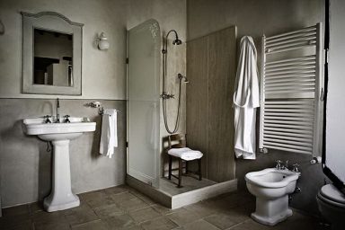 Simple and Minimalist Bathroom Design