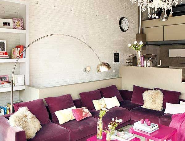 Catchy Living Room with Chandelier and White Brickwall