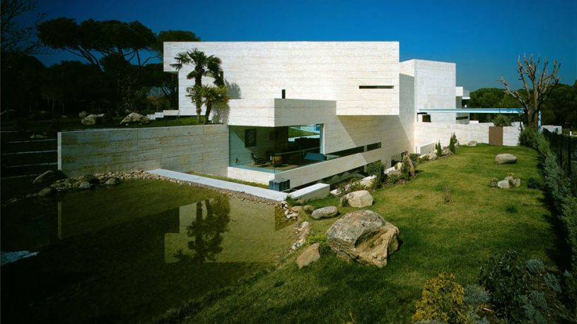Large Garden Pond in Modern House Design