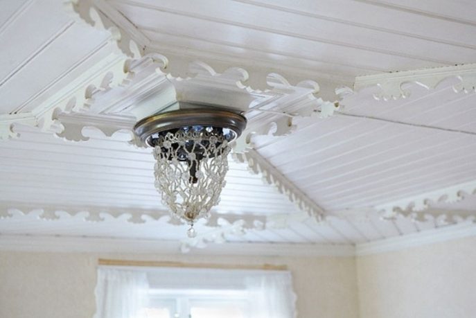 Luxury Ceiling Chandelier in Wihte House