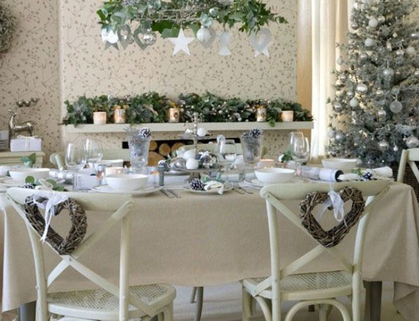 Beautiful Green and Cream Dinning Table Decor for Christmas