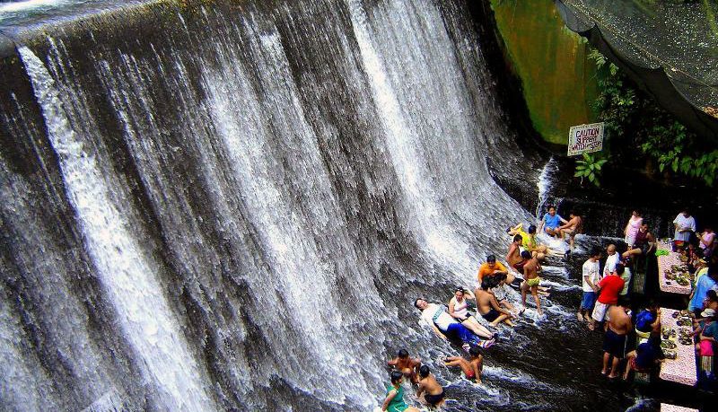 Amazing Villa Escudero Waterfall Restaurant