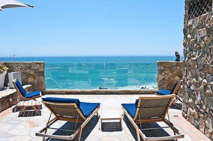 Beautiful Castle House Lounge with Sea View