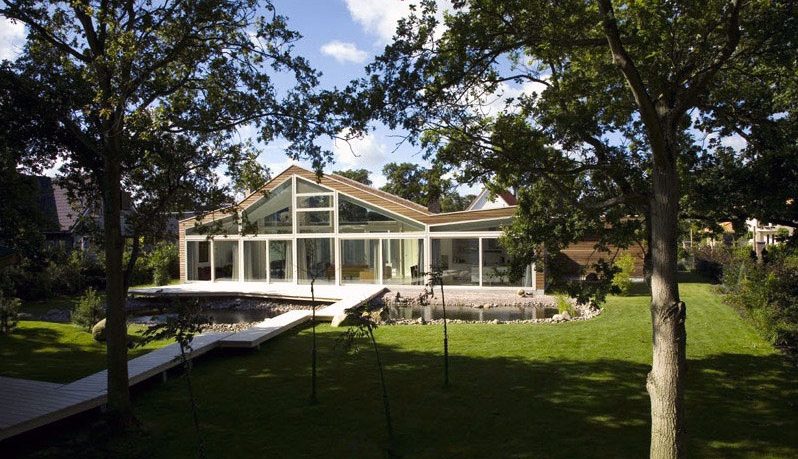 Beautiful Glass Fronted Villa Design