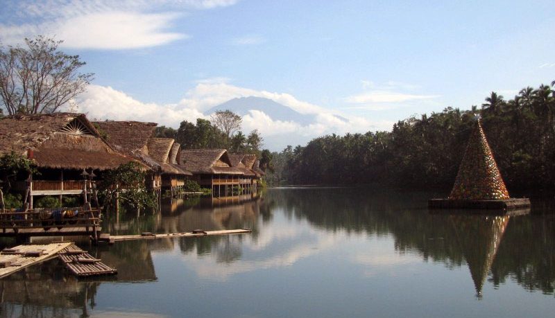 Beautiful Villa Escudero Lake Labasin