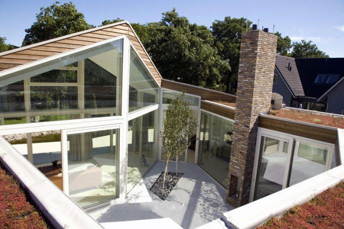 Contemporary Courtyard Glass Villa Design