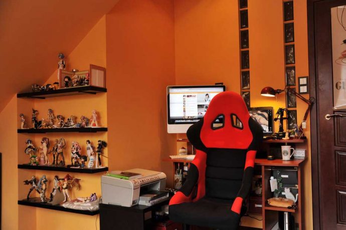 Comic Figurine Colletor Workspace with Orange Colors