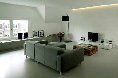 Open Living Room with Recessed Ceiling Light