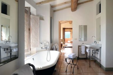 Open Wet Room Design with Window
