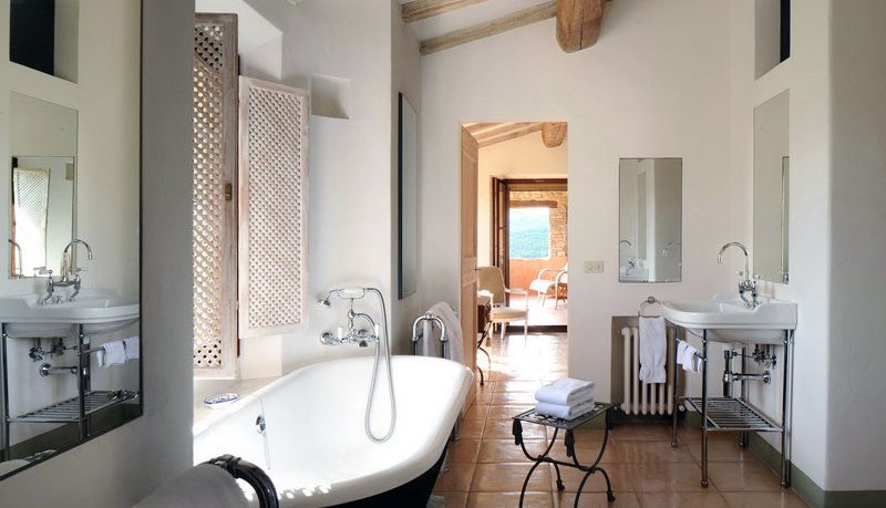 Open Wet Room Design with Window