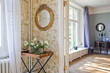 Round Mirror Corner With Gold Frame