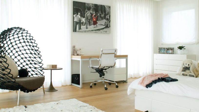 Shining Bedroom with Net Chairs Decor