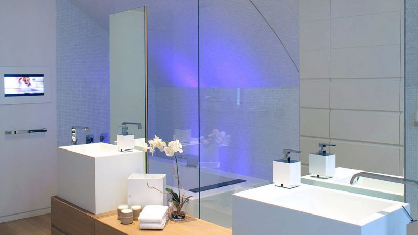 Wet Room With Large Mirror Design