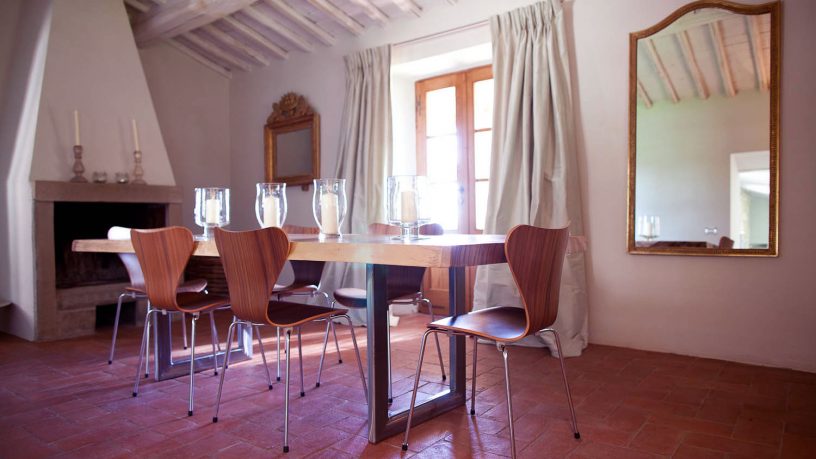 Classic Dining Room with Modern Furniture Design