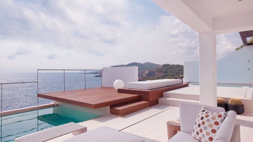 Modern Patio with Wood Deck Design Villa