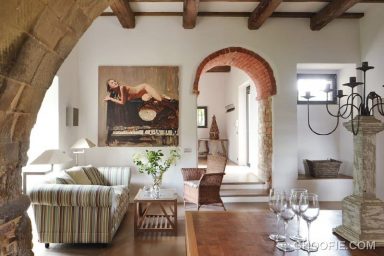 Italian Living Room Decor with Romanesque Features